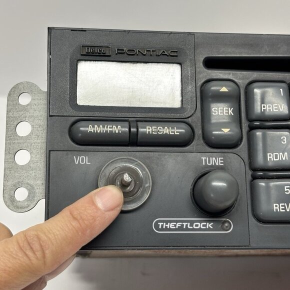 97 98 99 00 01 02 03 Pontiac Grand Trans Prix Am Firebird Delco CD radio Stereo - Picture 3 of 16